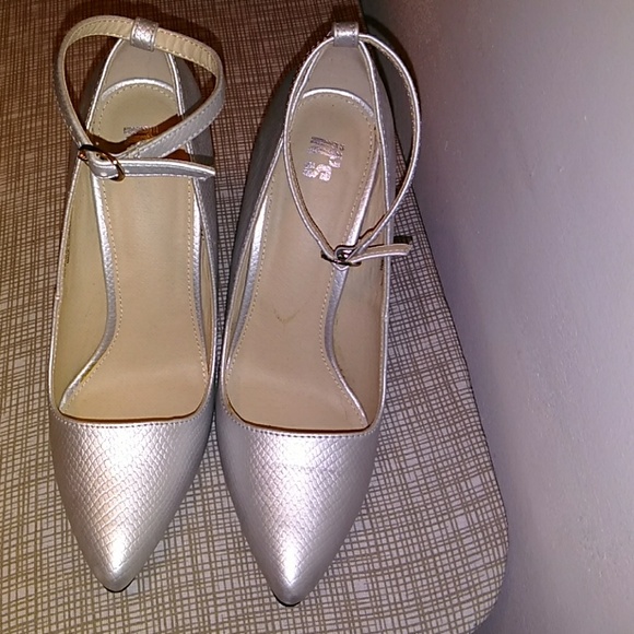 Silver heels - Picture 4 of 4